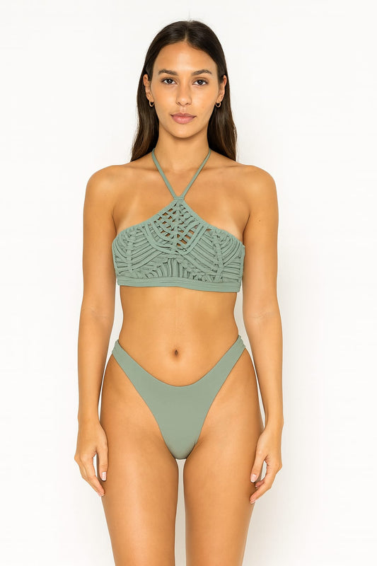 BIQUÍNI DECHELLES VERDE-CLARO COM DETALHE EM MACRAMÊ | Charme & Sofisticação Artesanal