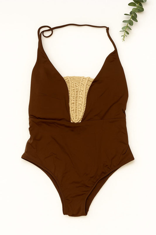 MAIÔ DECHELLES MARROM COM CROCHÊ BEGE | Estilo & Elegância Artesanal